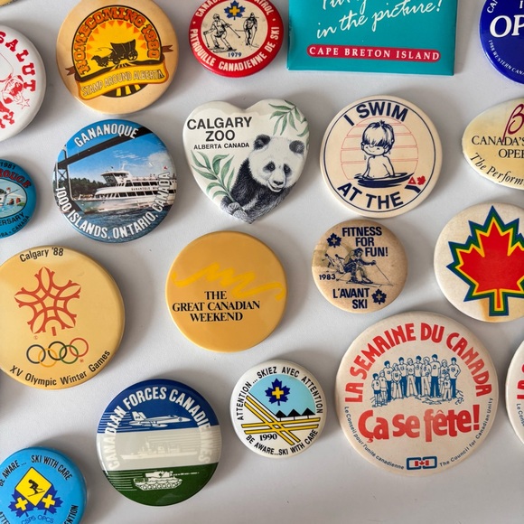 LOT 60x CANADIAN ANTIQUE VTG PINBACK BUTTONS PINS 1970s - 2000s Tourism Cities - Picture 6 of 16